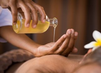 Công dụng của dầu massage body trong liệu trình spa